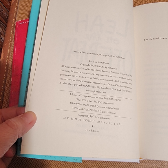 2 Becky Albertalli Books Simon vs. The Homosapiens Agenda and Leah on the Beat - Picture 12 of 14